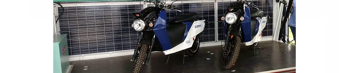 duas motocicletas
