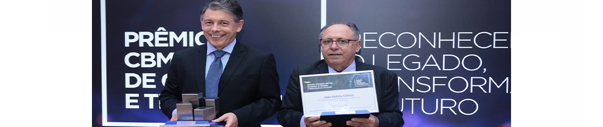 homens com prêmios 